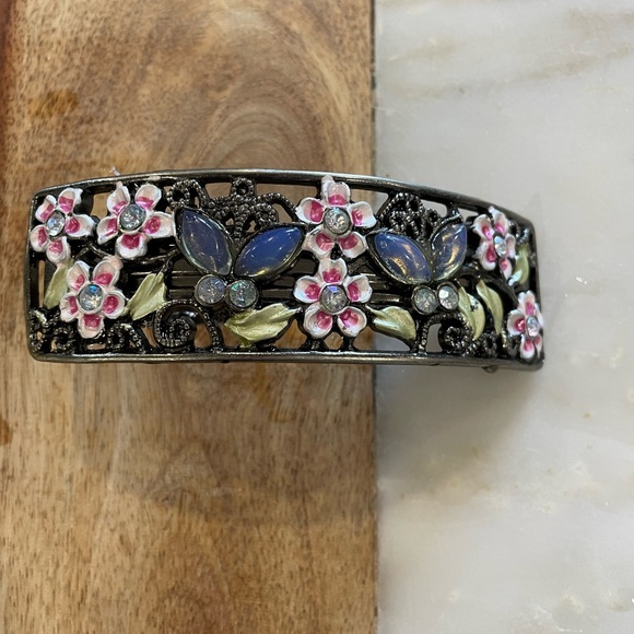 Accessories - Floral & butterfly hair clip.